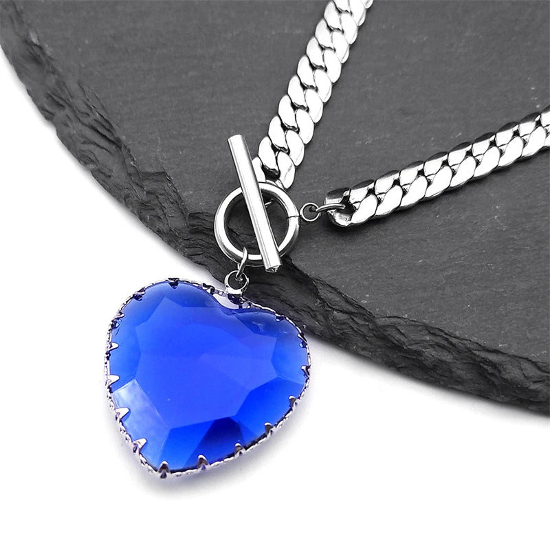 Lovely Faja Gothic Heart Pendant Necklace