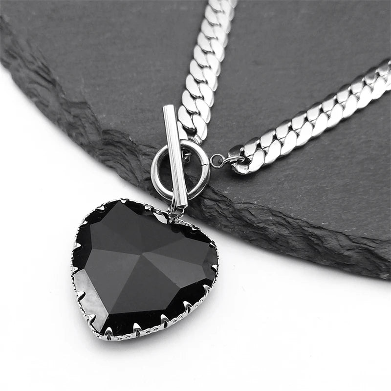 Lovely Faja Gothic Heart Pendant Necklace